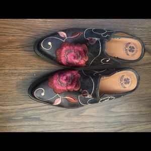 Lucky Brand slip on booties